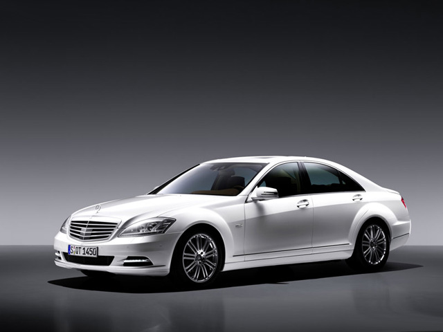 ◇　W221　S-class　2010年　モデルが発表されました。